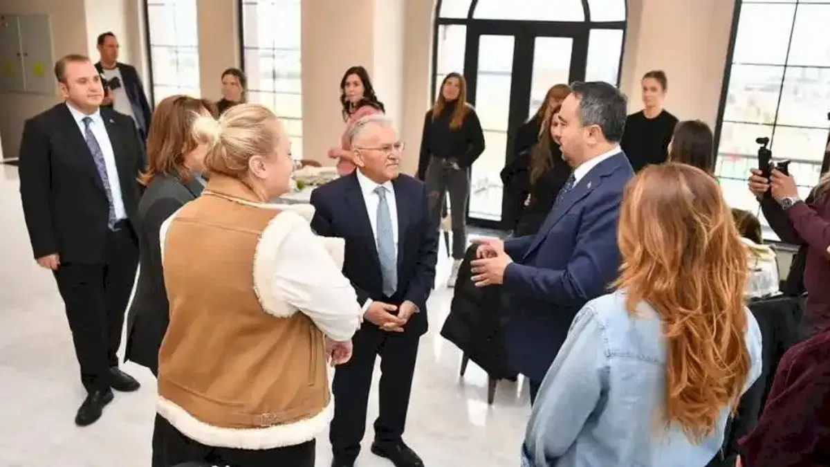 Kayseri Büyükşehir'den Paris'e köprü