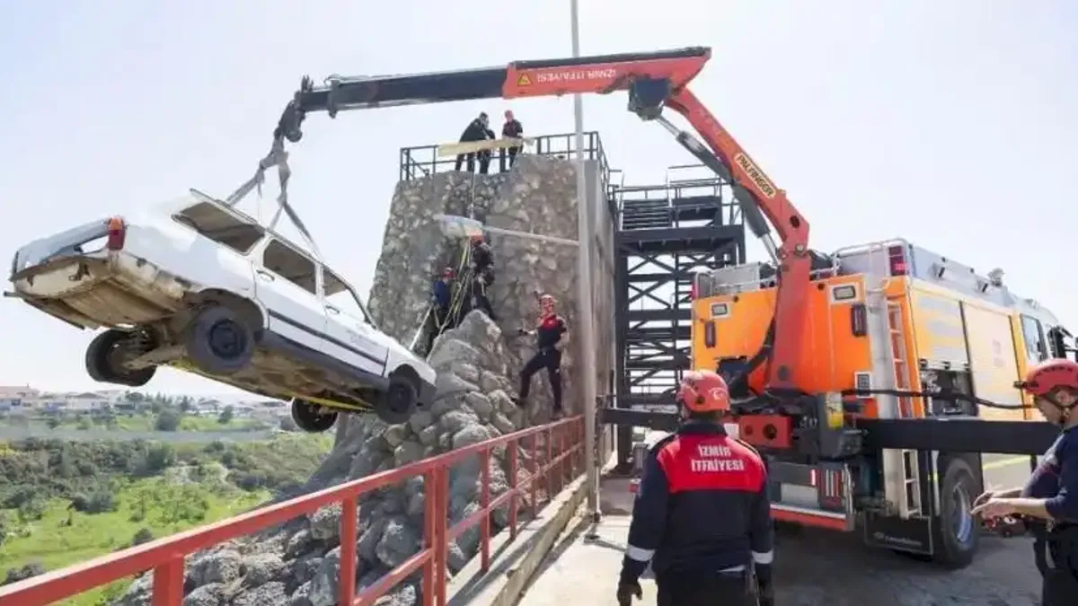 İzmir İtfaiyesi’nde 'özel kuvvet' eğitimi