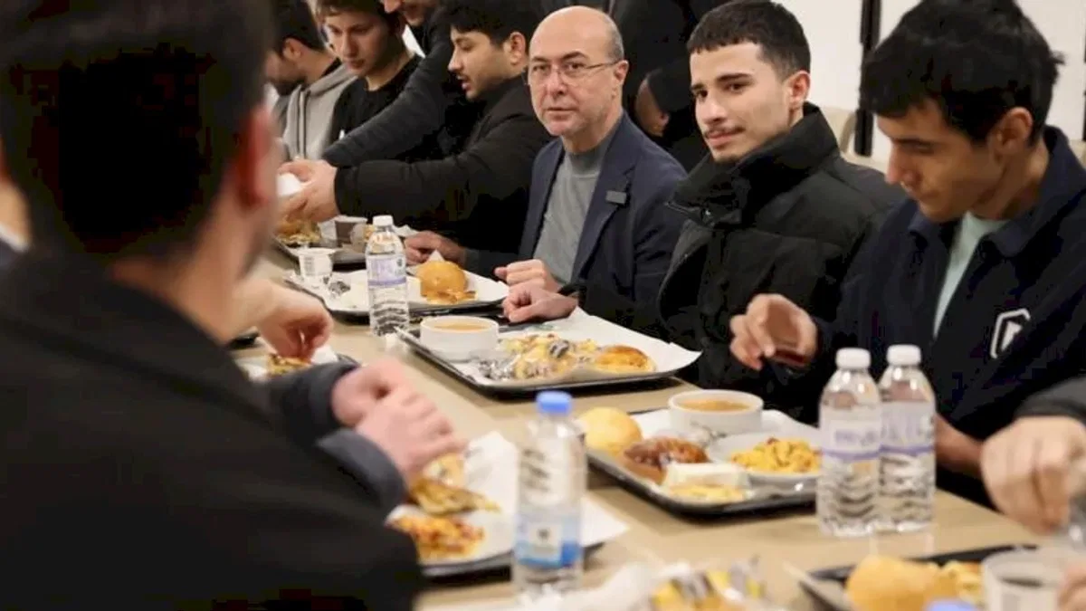 Konya'da Başkan Pekyatırmacı öğrencilerle buluştu