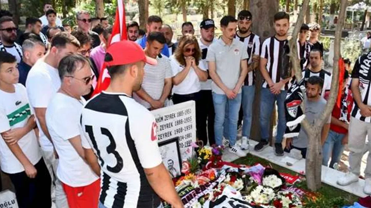 Manisa'da Ferdi Zeyrek’in kabri ziyaretçi akınına uğradı