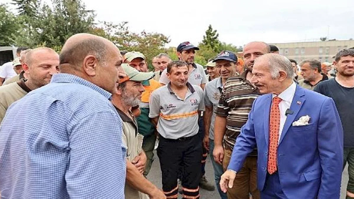 Bayrampaşa Belediye Başkanı Atila Aydıner, işçilerle buluştu