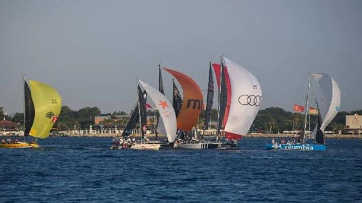 Olympos Regatta için start verildi... 26 tekne İstanbul'dan Mudanya'ya yelken açtı