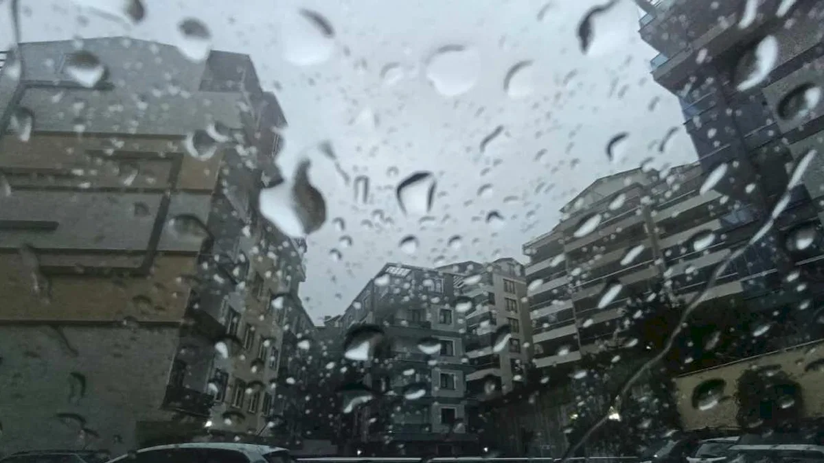 Türkiye genelinde hava sıcaklıkları düşüyor ve kuvvetli yağış geliyor