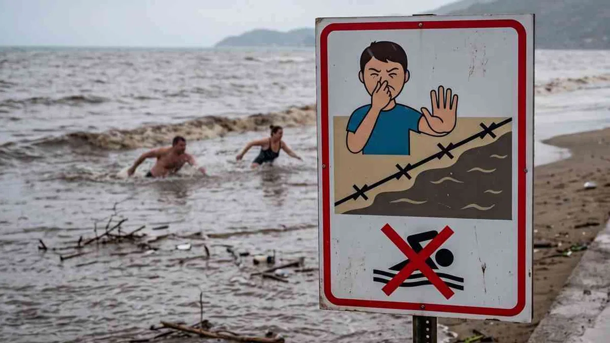 Yağış sonrası deniz uyarısı! Bulanık ve kötü kokulu suda yüzmeyin
