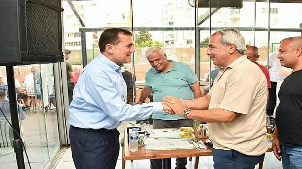 Başkan Abdullah Özyiğit, mahalle muhtarlarıyla bir araya geldi