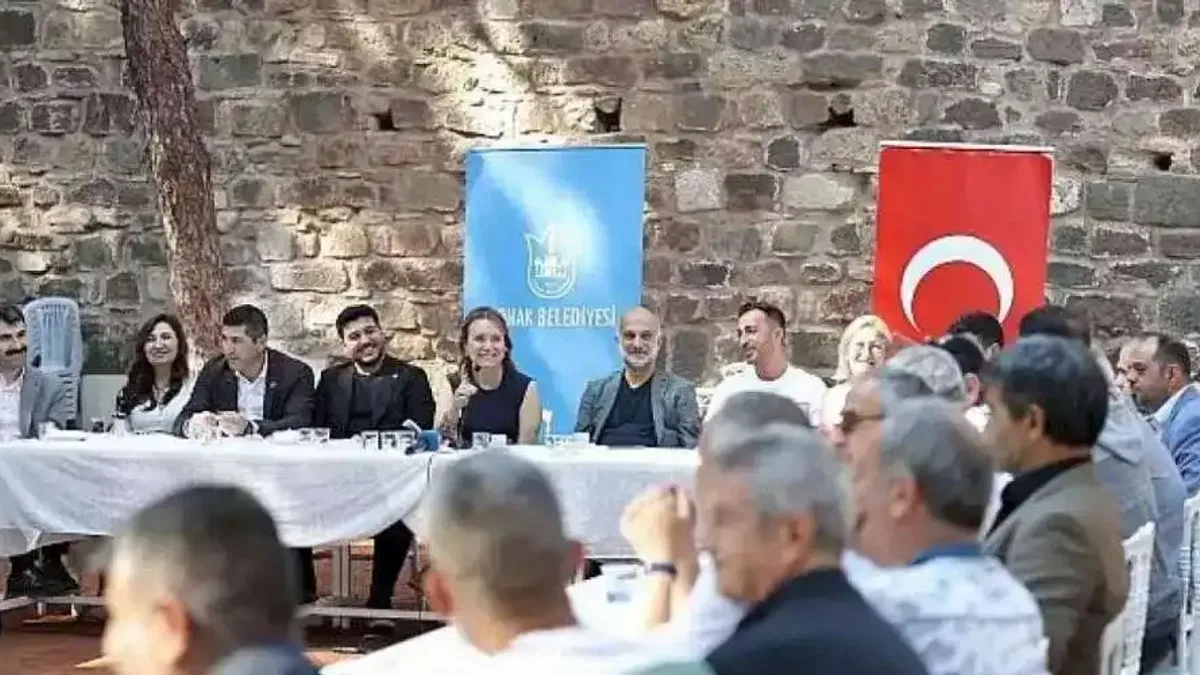Başkan Mutlu Kadifekale'de muhtarlarla buluştu
