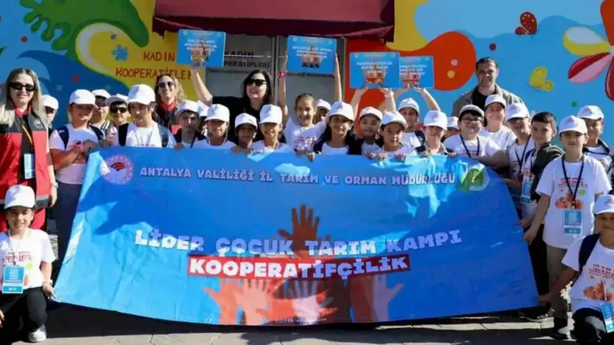 Antalya'da ‘Lider Çocuklar’ kadın emeğini destekledi