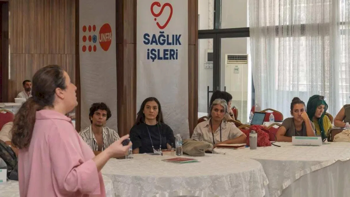 İzmir'de çocuk yaşta evliliklere karşı sağlık aracıları sahada