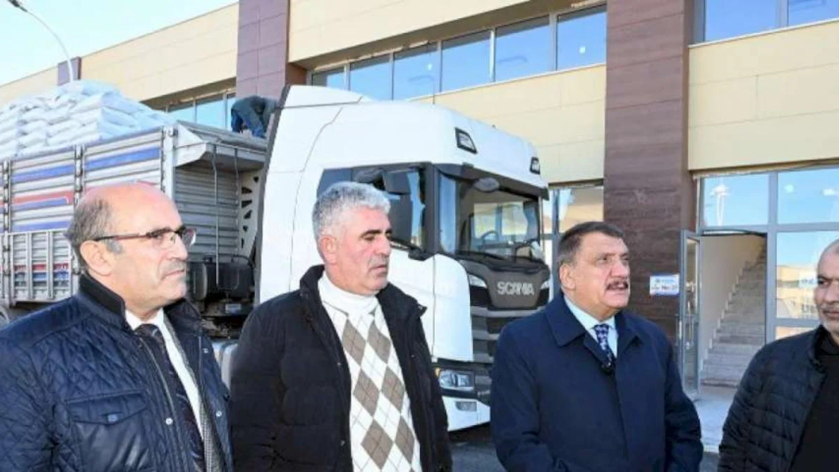 Malatya'da Başkan Gürkan'dan yeni buğday pazarına inceleme