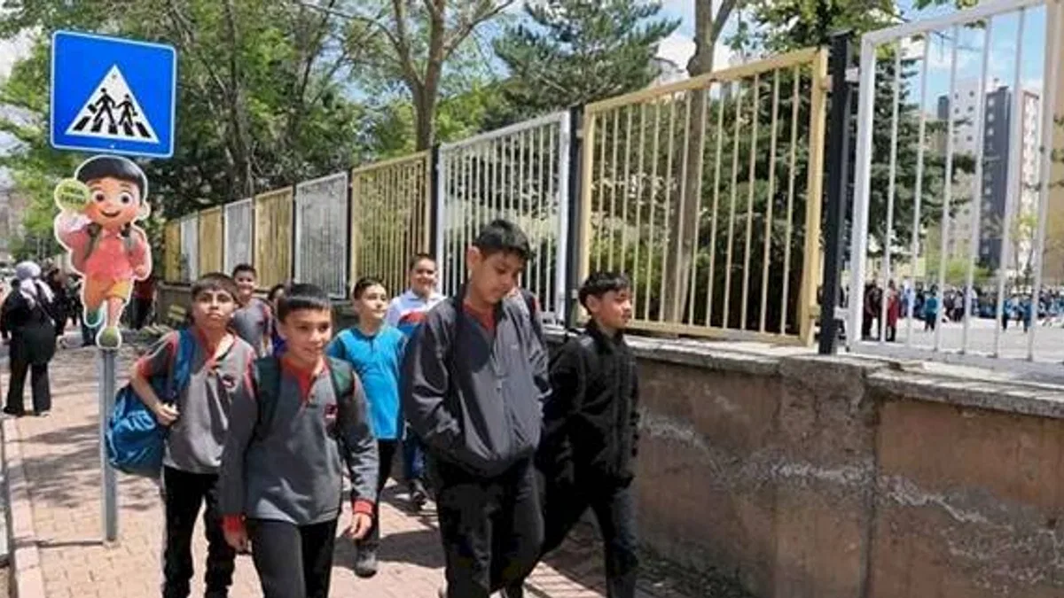 Kayseri Talas'ta sevimli ve güvenli okul geçitleri