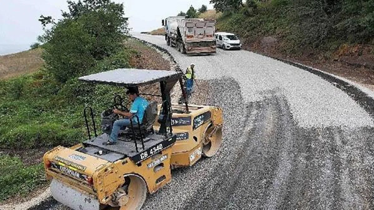 Kızderbent-Yalova Aktoprak bağlantısına asfalt