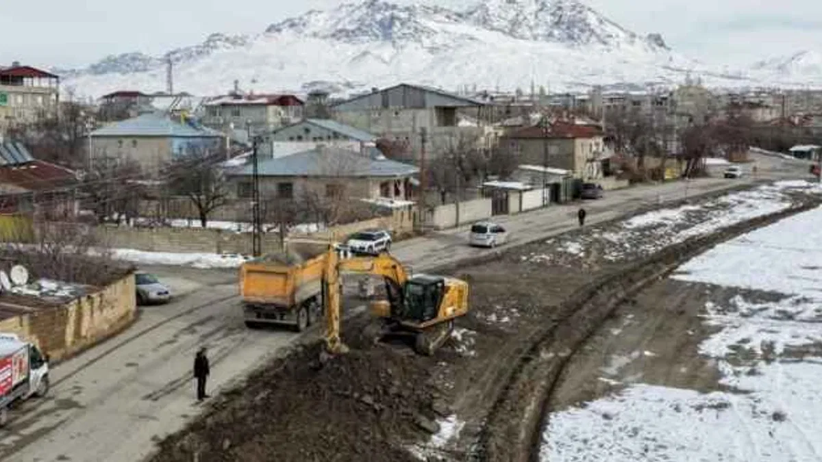 Van'da yollar genişliyor