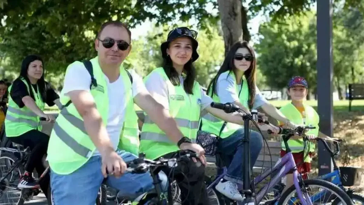 Sakarya'da aileler birlikte pedal çevirdi