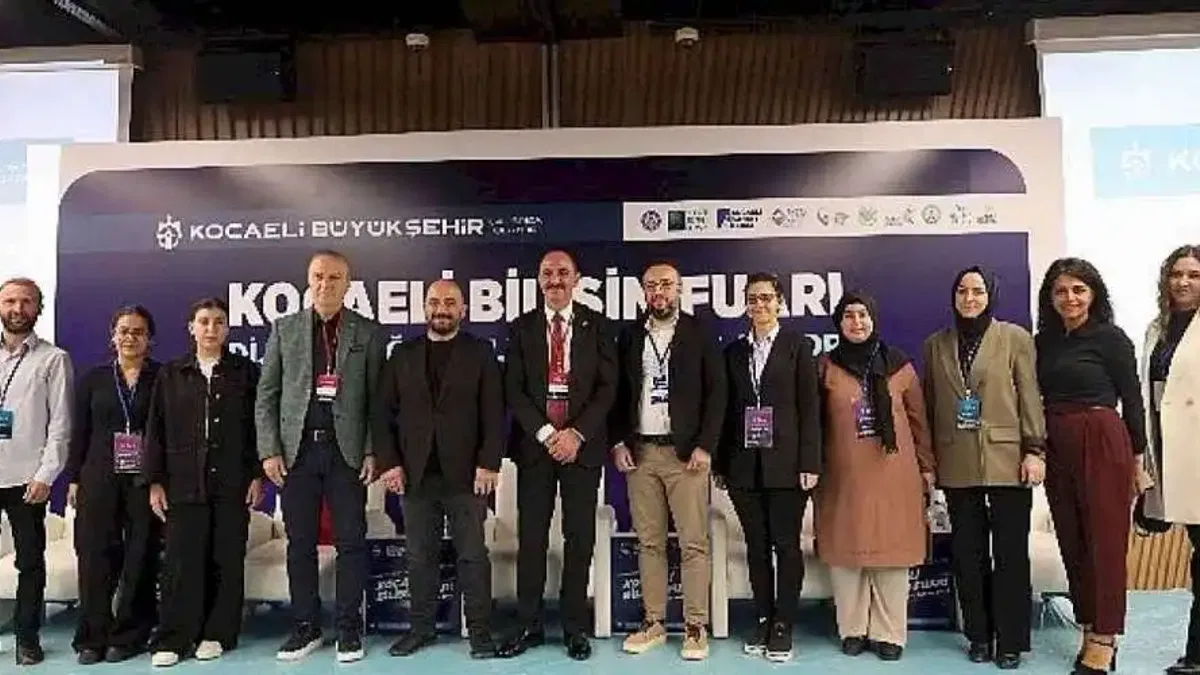 Bilişim Fuarı'nda geleceğin teknolojileri konuşuldu