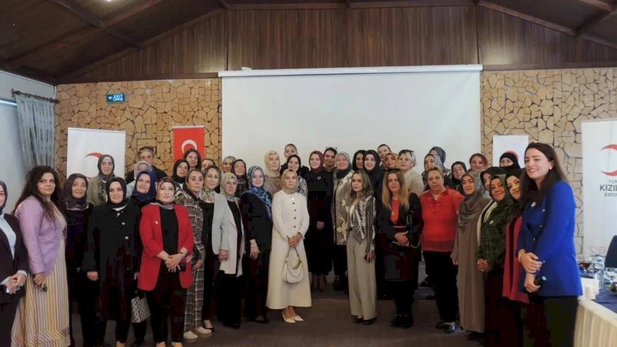 Kızılay Kadın Erzurum yönetimi istişare toplantısı yaptı