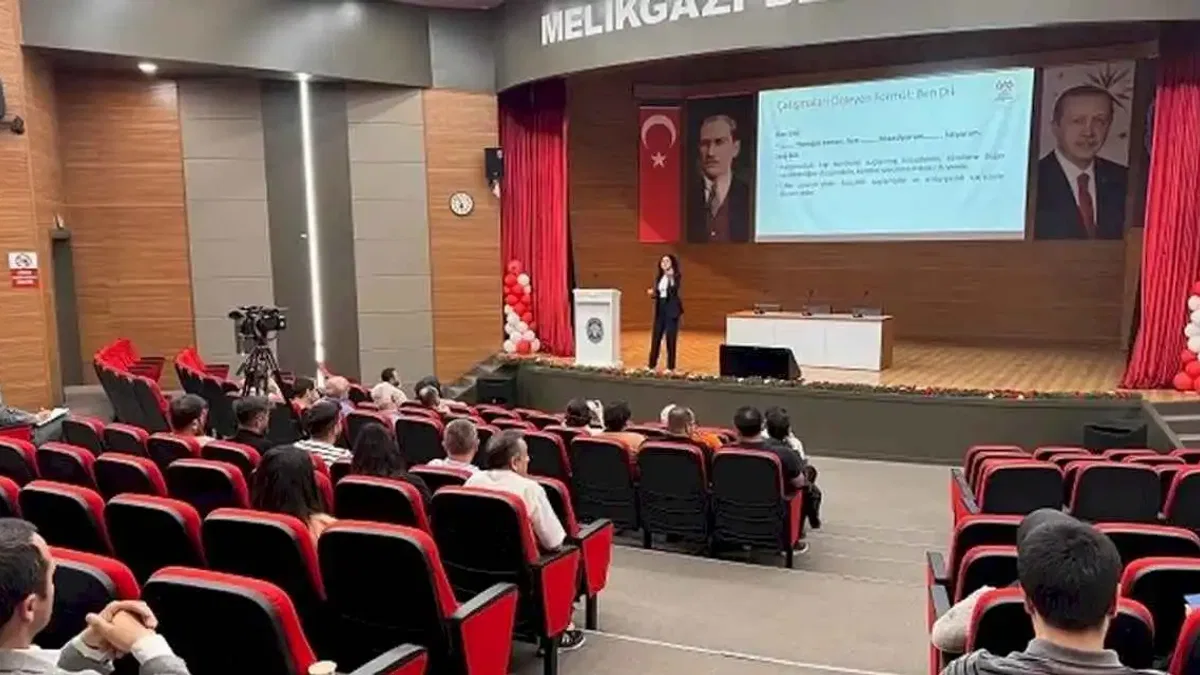 Kayseri Melikgazi'den personeline aile eğitimi