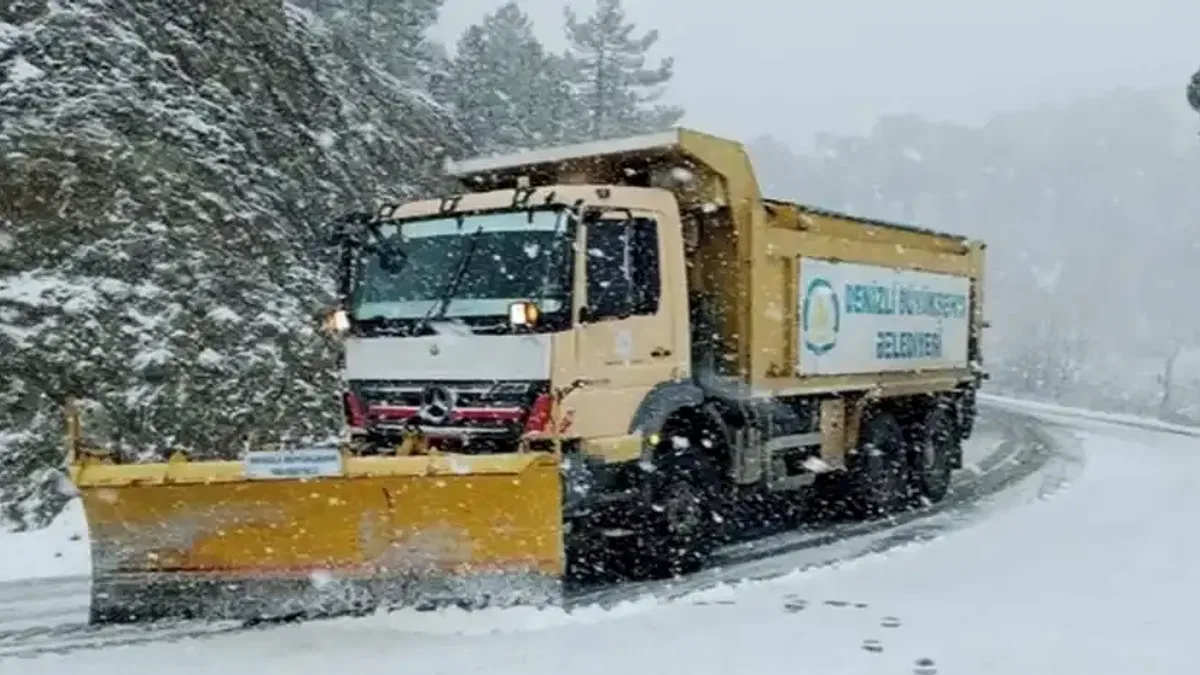 Denizli Büyükşehir kar mesaisinde