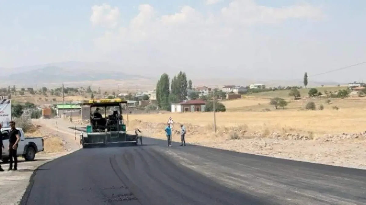 Kayseri Talas Belediyesi'nden Kamber'de asfalt çalışması