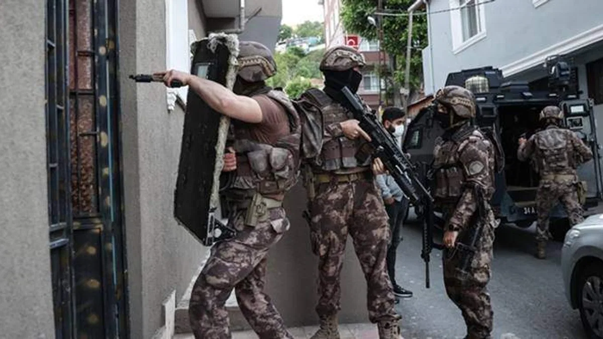 İstanbul'da terör örgütü DEAŞ operasyonunda 12 zanlı yakalandı