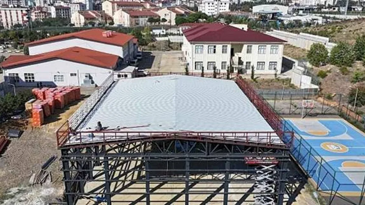 İBB'den 15 okula yeni spor salonu.