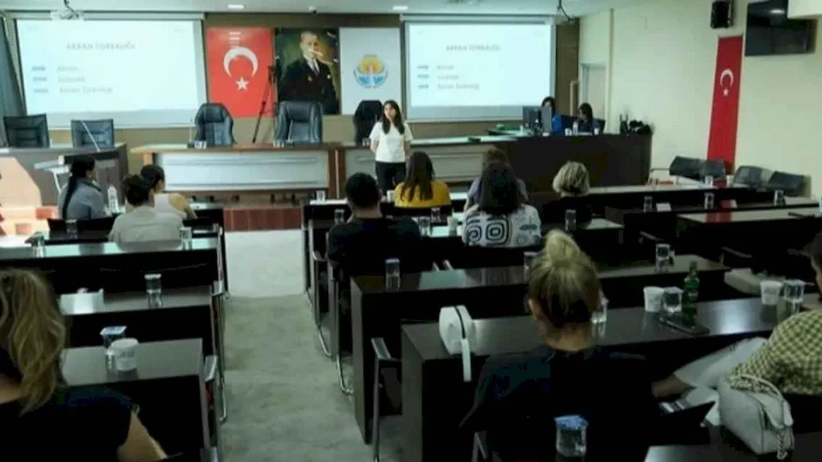 Adana Büyükşehir'den velilere eğitim