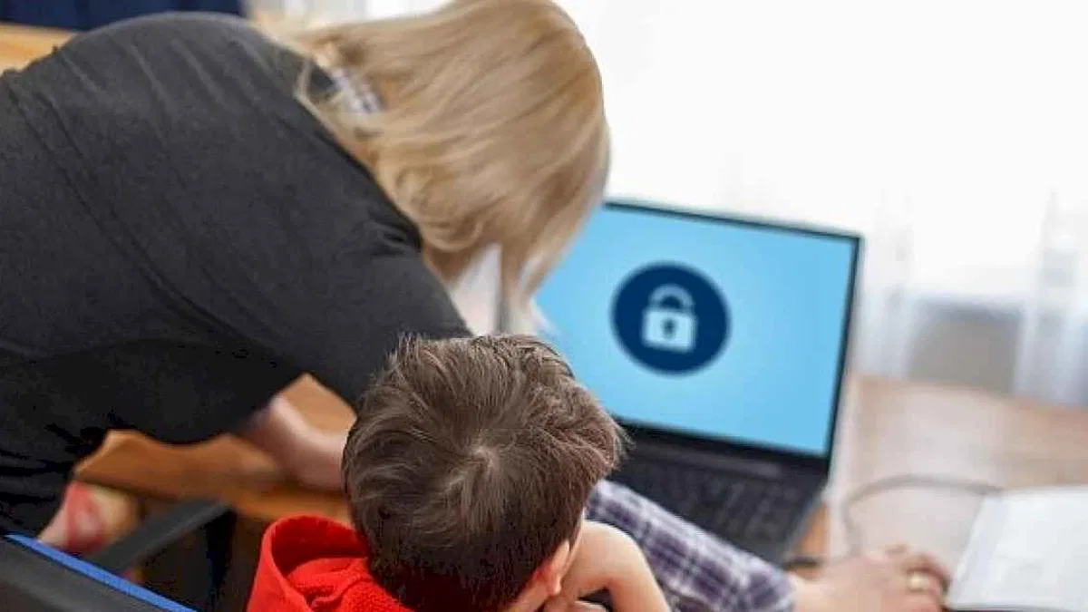 Dijital dünyada çocuklarınızı yalnız bırakmayın