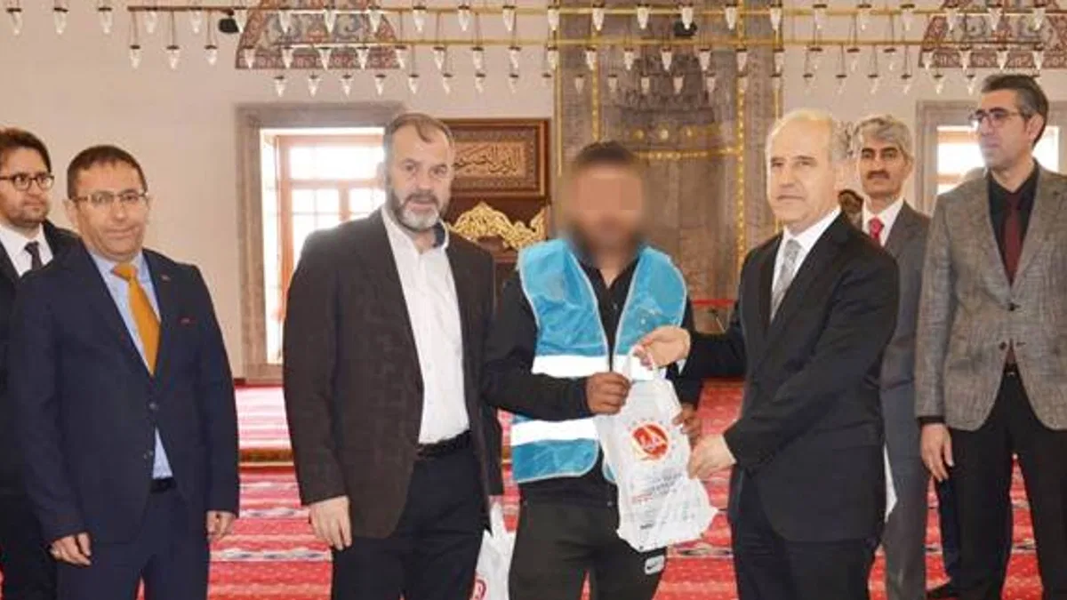 Yükümlülerden örnek davranış: Konya camilerini temizlediler