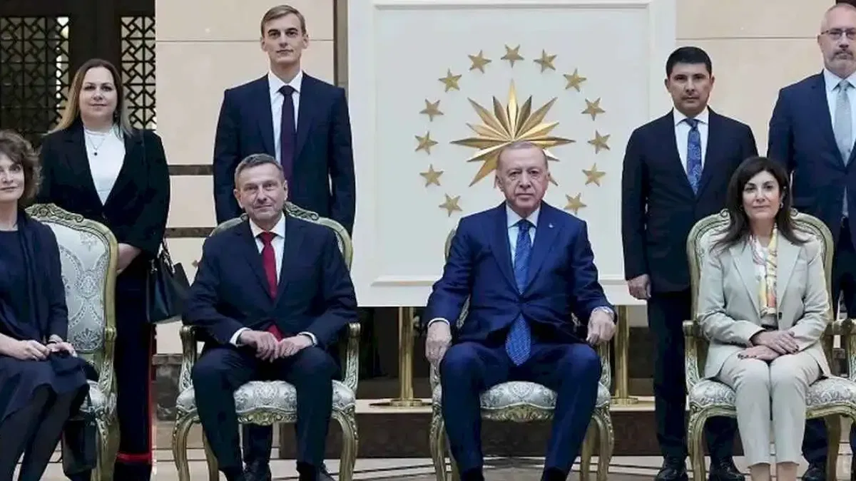 6 Büyükelçi'den Erdoğan'a güven mektubu