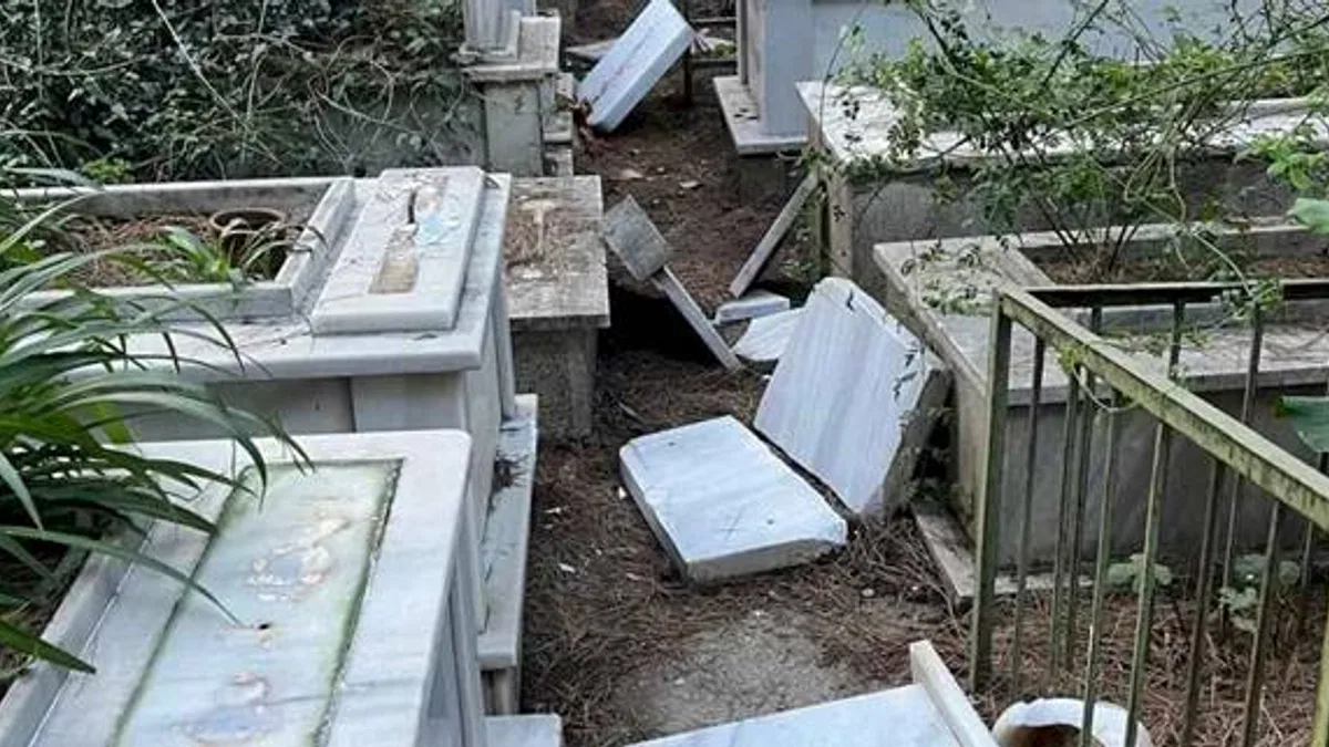 İzmir'de vandalizm kurbanı 39 mezarda çalışma başlatıldı