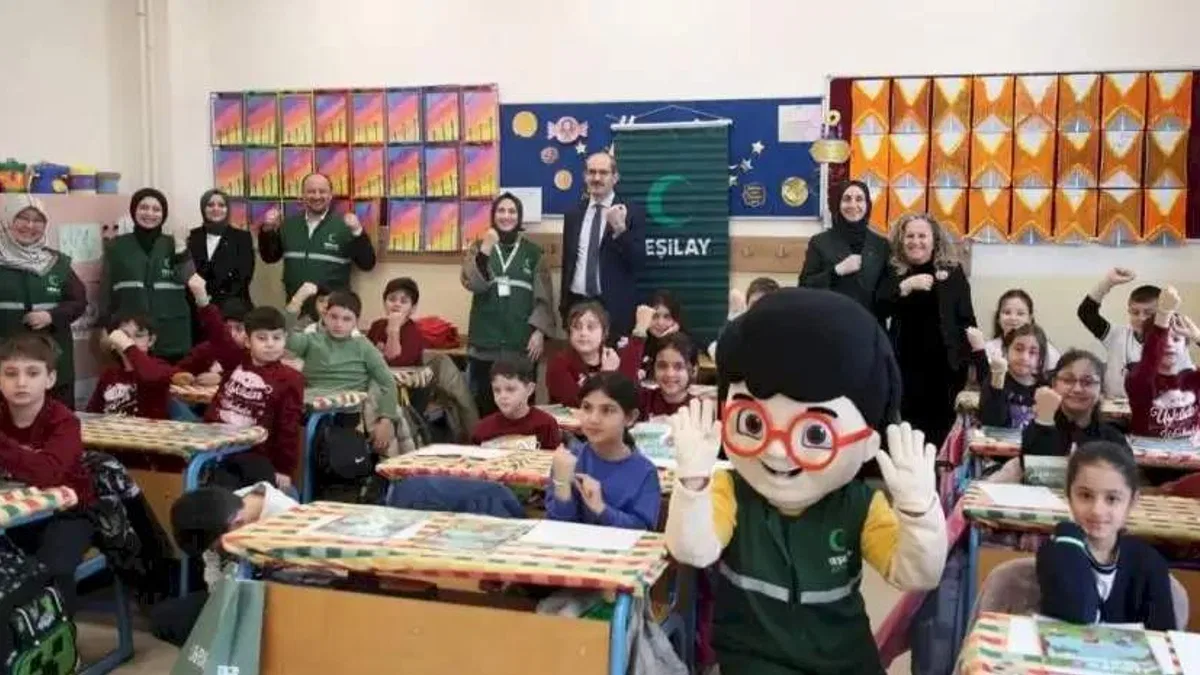 Yeşilay farkındalığı için ilk ders zili 'bağımsız gelecek' için çaldı
