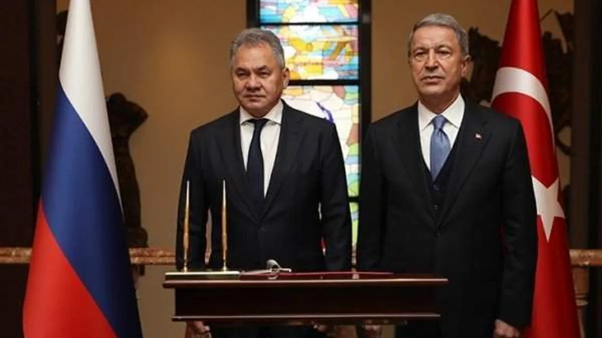 Bakan Akar, Şoygu ile telefonda görüştü