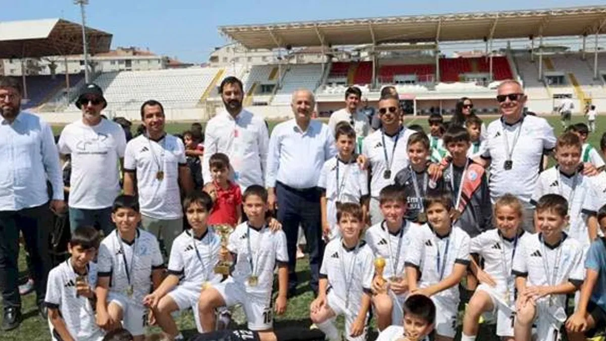 Başkan Büyükgöz minik sporcuları yalnız bırakmadı