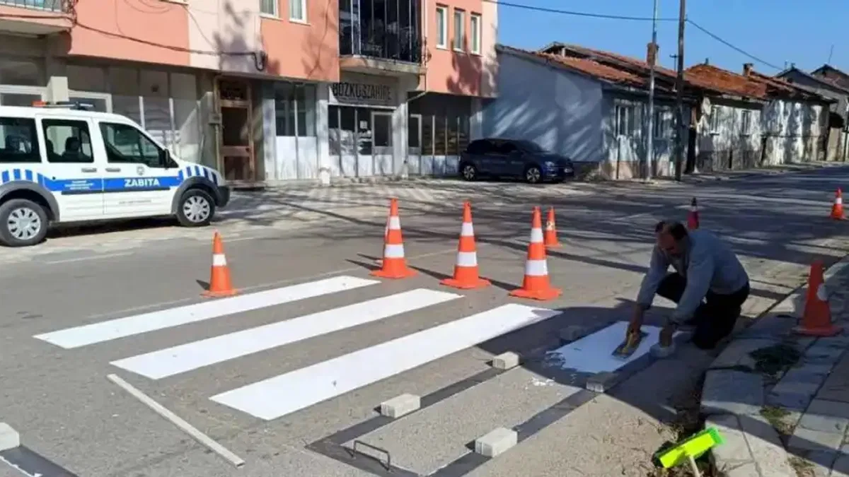 Bilecik Pazaryeri'nde yaya geçitlerine makyaj