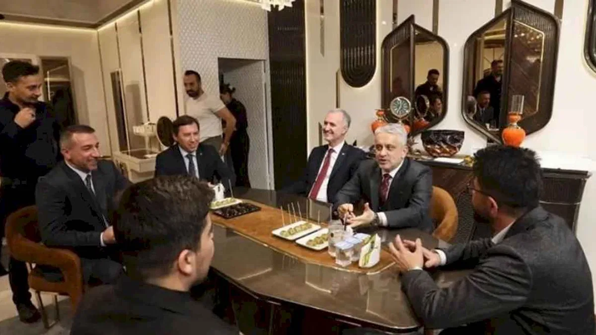 Bursa İnegöl protokolünden İstanbul Mobilya Fuarı'na ziyaret