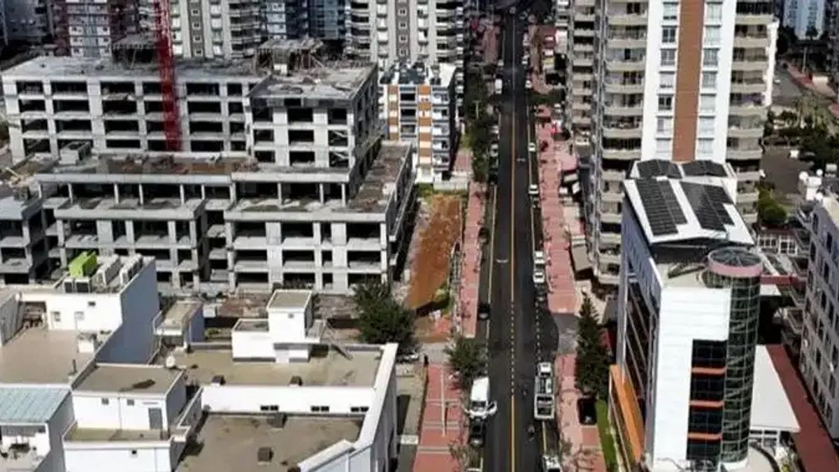 Mersin Mezitli’de 600 metrelik yol yenilendi