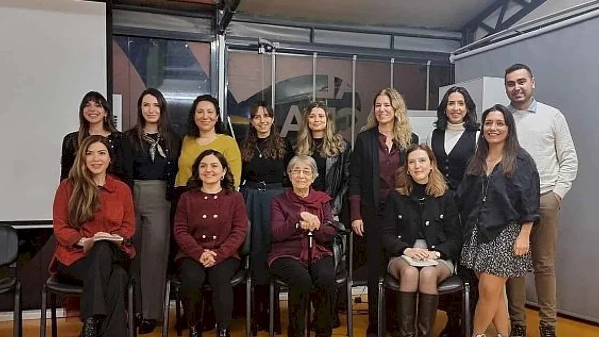 Türkiye'de sistemik terapiye dair kapsamlı bir kaynak hazırlandı: 'Terapi Odasına Sistemik Bakış'