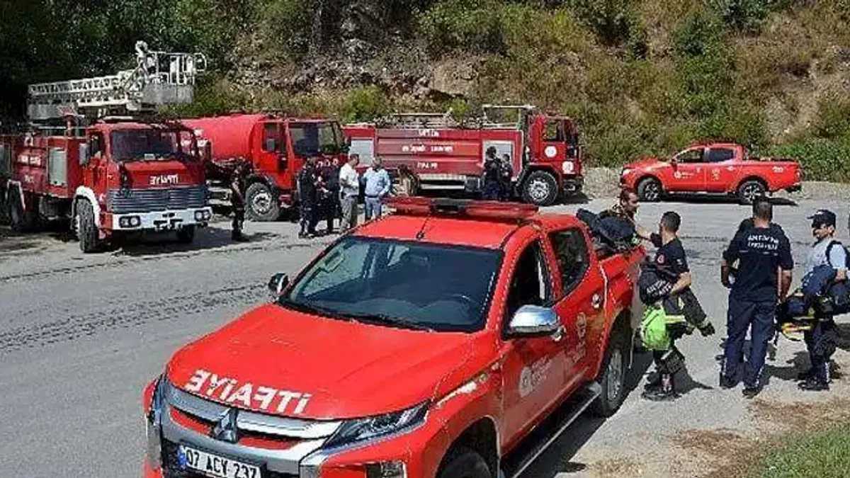 Antalya Büyükşehir ekipleri yangın sonrası da sahada
