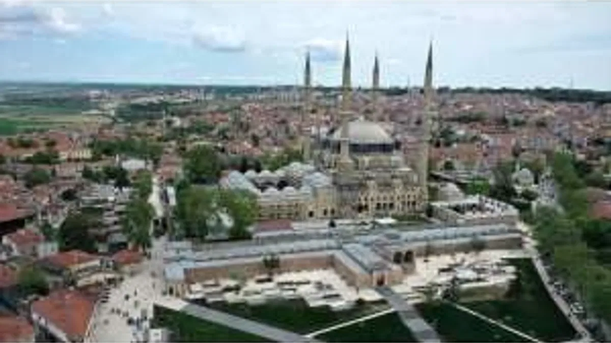 Selimiye Meydanı modern bir görünüme kavuştu