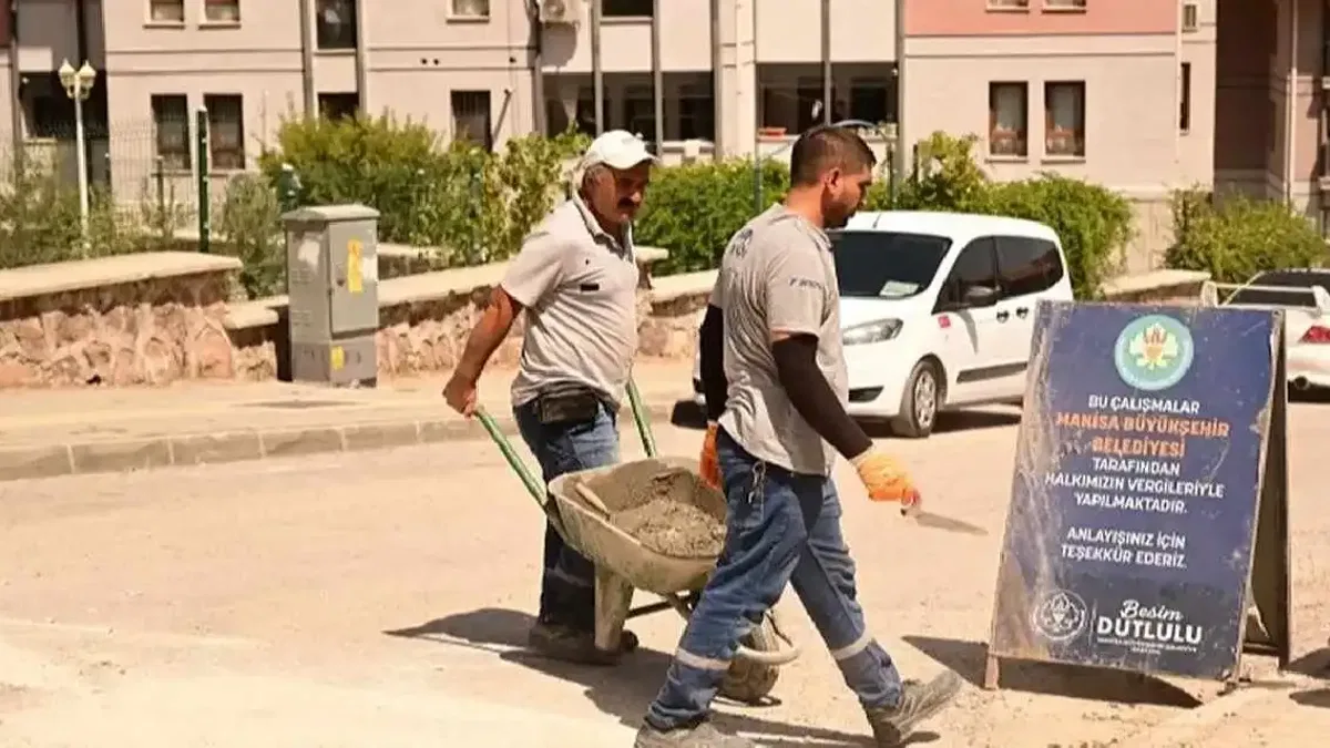 Manisa Akgedik'te üstyapı çalışmaları sürüyor