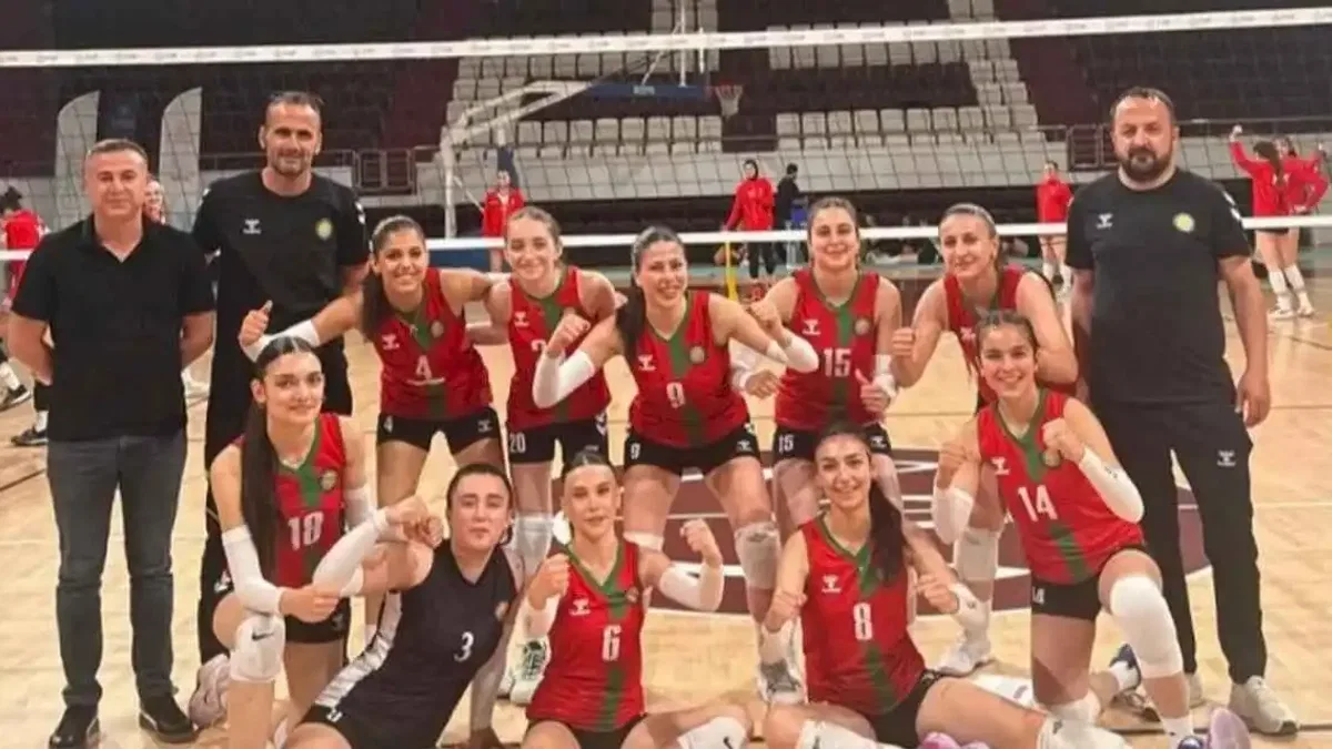 DBB Genç Kadınlar Voleybol Takımı Türkiye Şampiyonası’na galibiyetle başladı