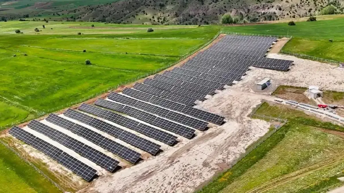 Sivas Belediyesi enerjisini güneşten üretecek... Özbelsan GES hizmete girdi