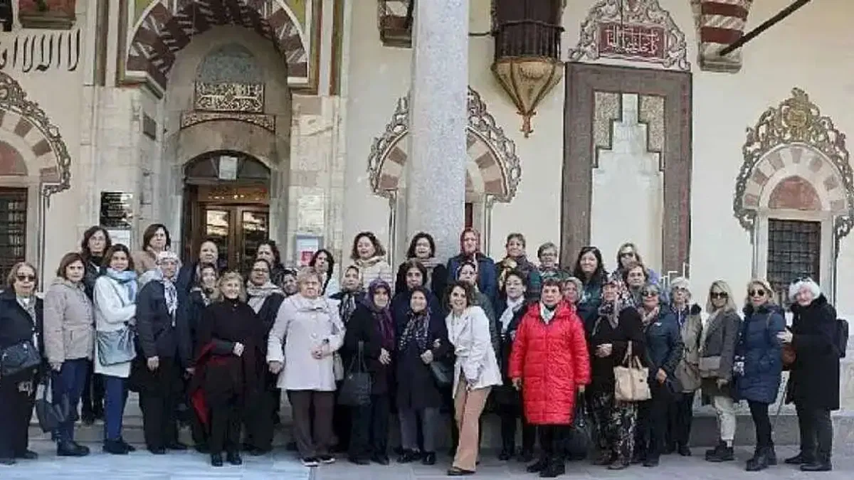 Büyükşehir Belediyesi, İzmirli Misafirlerine Şehir Turu Düzenledi