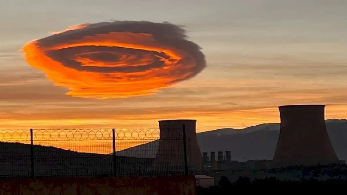 Bursa semalarında UFO bulutları şaşırttı!