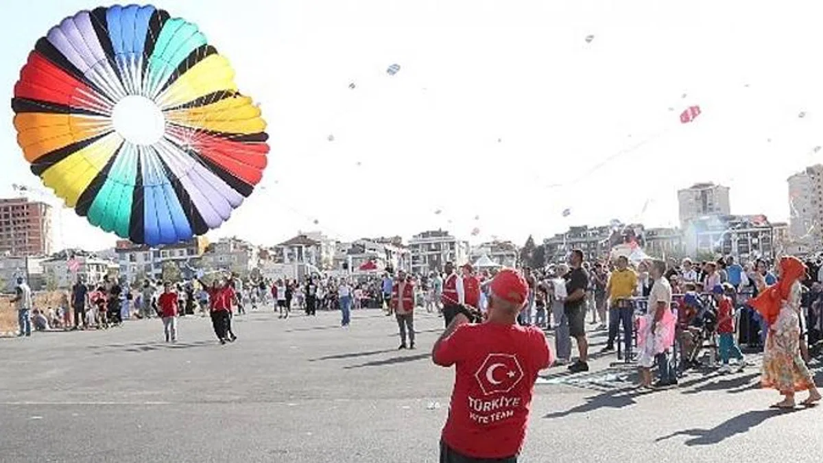 Küçükçekmece'deki Uçurtma Şenliği'nde 7'den 70'e Eğlence