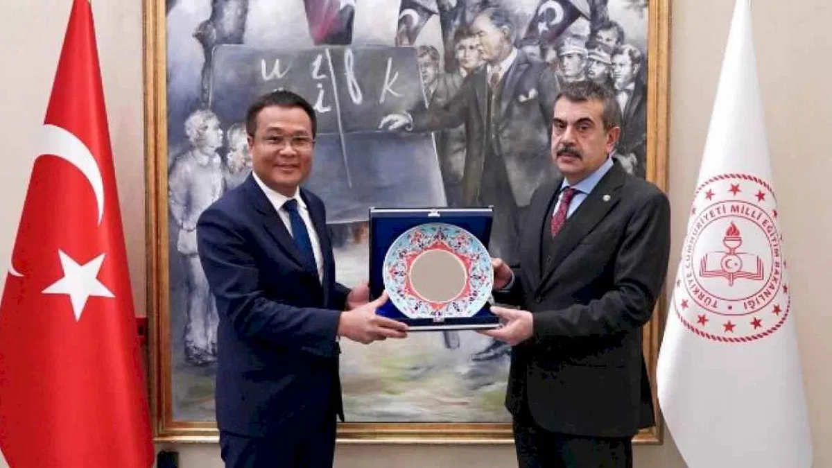 Kamboçya Büyükelçisi'nden MEB'e ziyaret