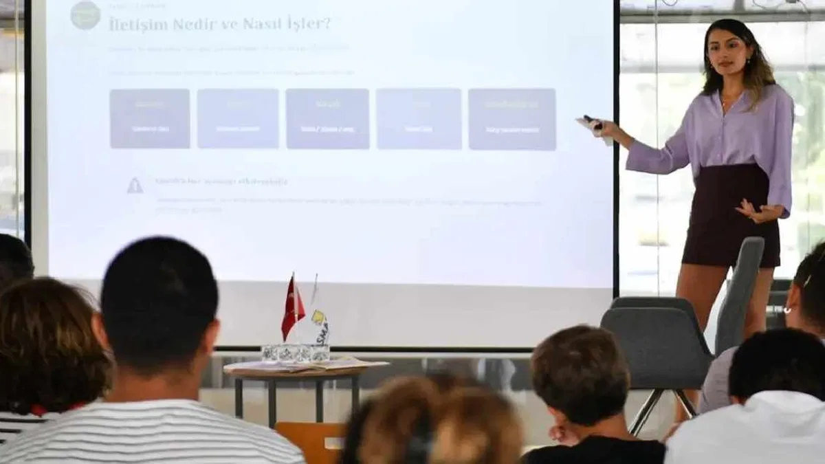 Beylikdüzü'nde geleceğin iletişim becerileri konuşuldu