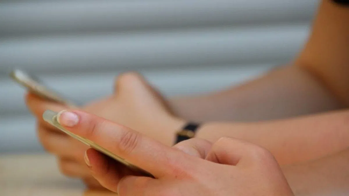 Telefon bağımlılığı kardiyovasküler hastalıkları erken yaşlara çekiyor