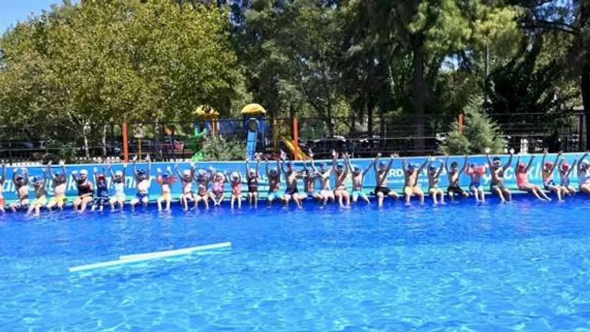 Manisa Büyükşehir’in havuzları çocuklarla buluşuyor