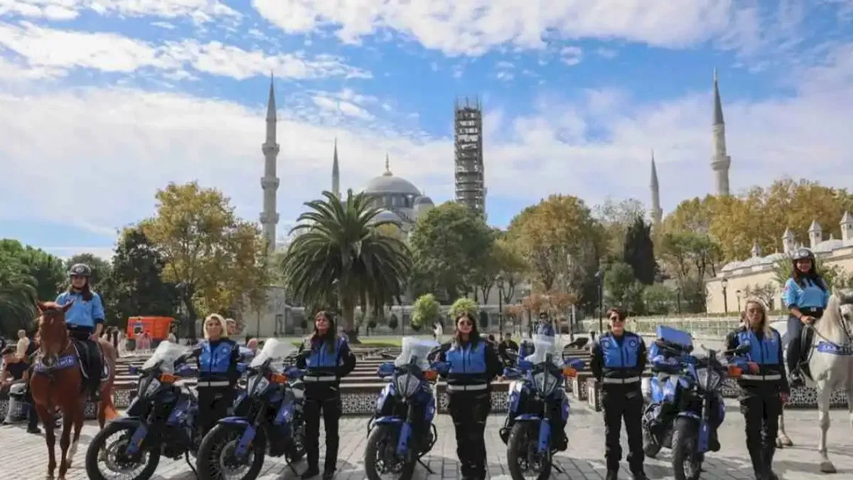 Motosikletli ve atlı kadın zabıtalar görevde