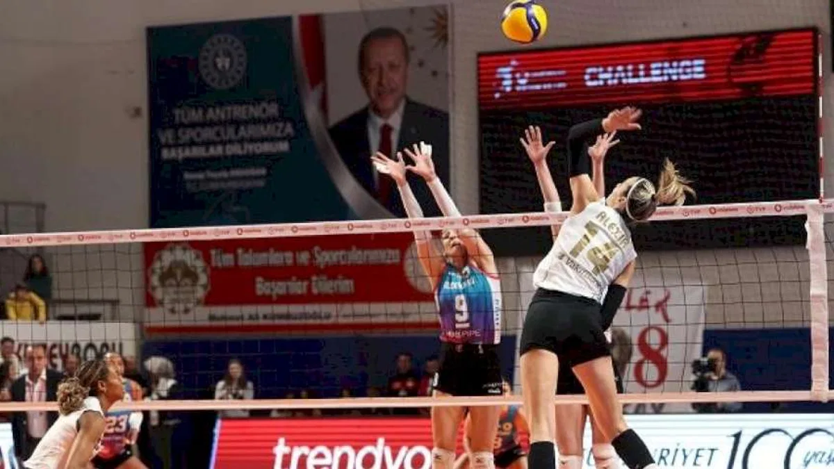 VakıfBank sezonun ilk yarısını galibiyetle tamamladı